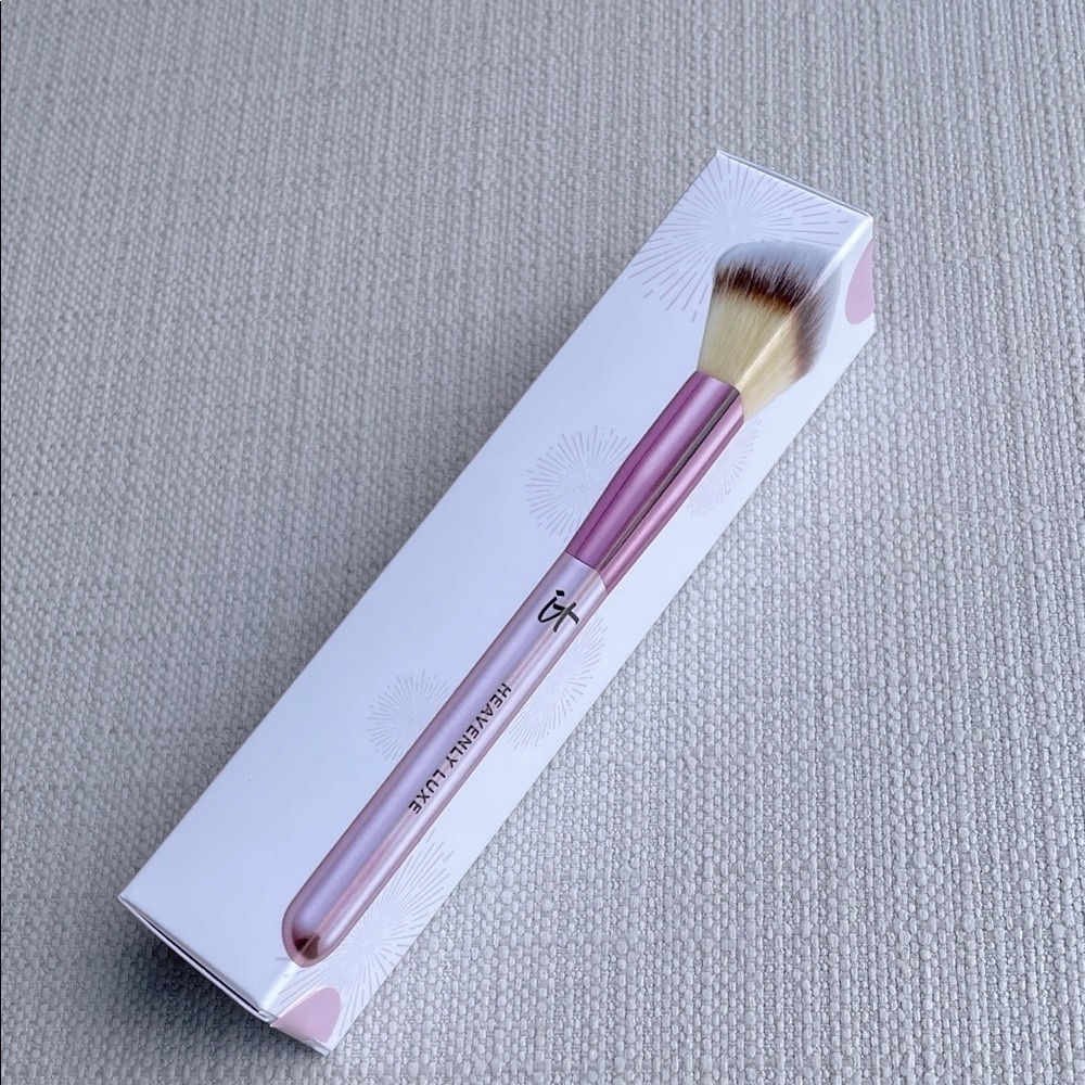 it cosmetics Limited Edition heavenly luxe Complexion Brush